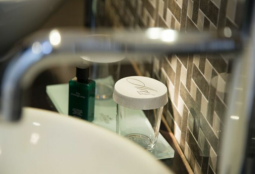 エクゼクティブルーム, Ares Eiffel