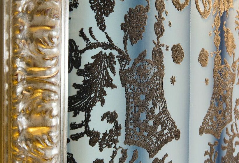 スーペリアールーム, Ares Eiffel