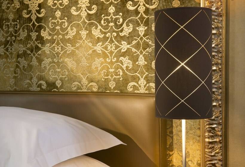 デラックスルーム, Ares Eiffel