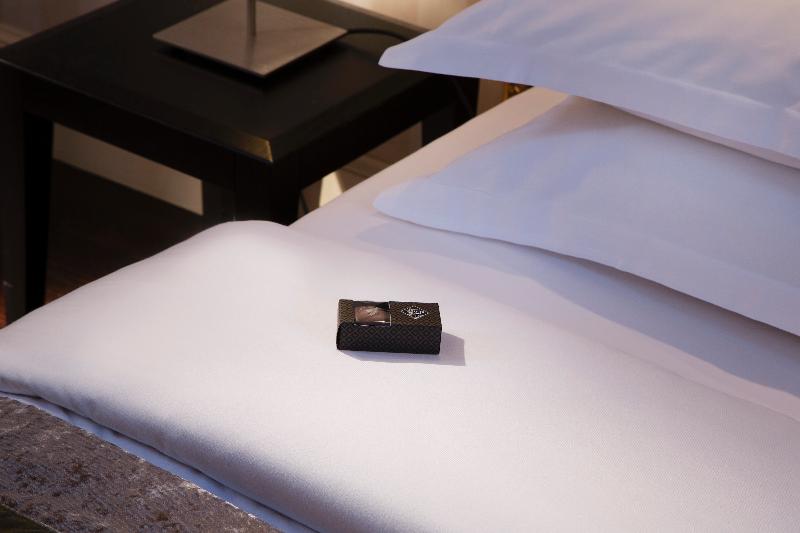 スーペリアールーム, Ares Eiffel