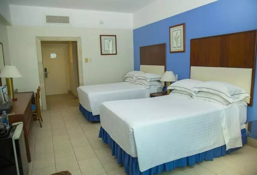 Standardzimmer 2 Doppelbetten, Colon Salinas