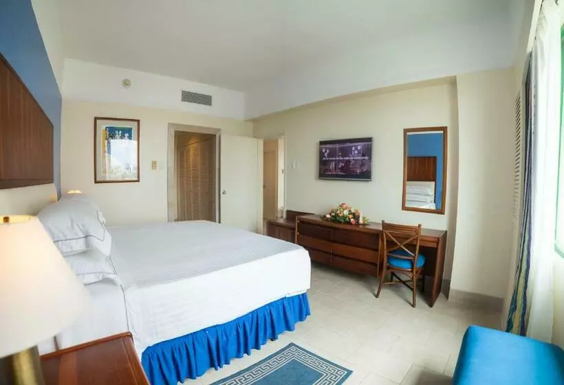 Suite, Colon Salinas
