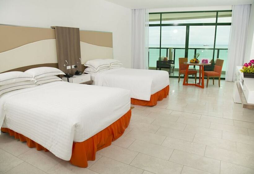 غرفة قياسية مطلّة علي البحر, Colon Salinas