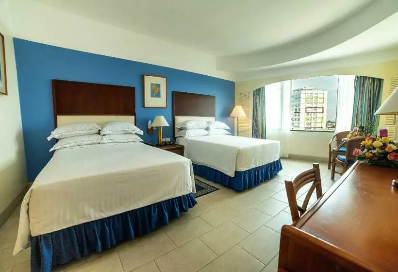 Standardzimmer Stadtblick, Colon Salinas