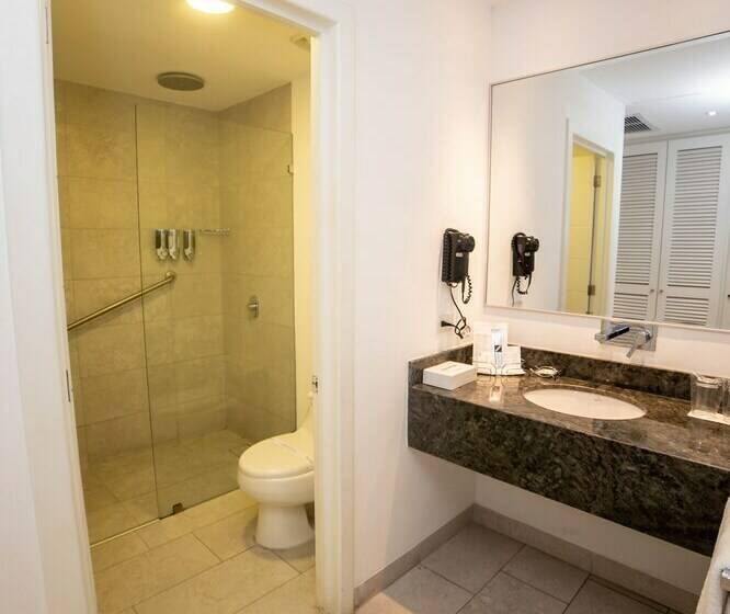 غرفة قياسية مطلّة علي البحر, Colon Salinas