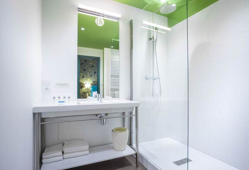 Номер Стандарт, D'angleterre