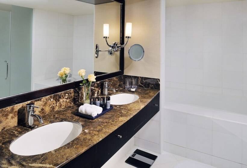 オーシャンビューのダブルベッドクラシックルーム, Intercontinental Abu Dhabi, An Ihg