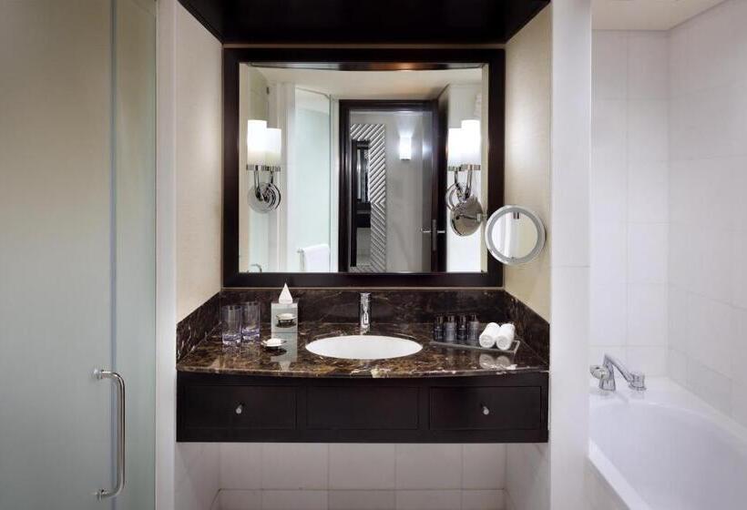 キングサイズベッドのクラシックルーム, Intercontinental Abu Dhabi, An Ihg