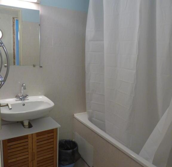 סטודיו משפחתי, Le Chalet