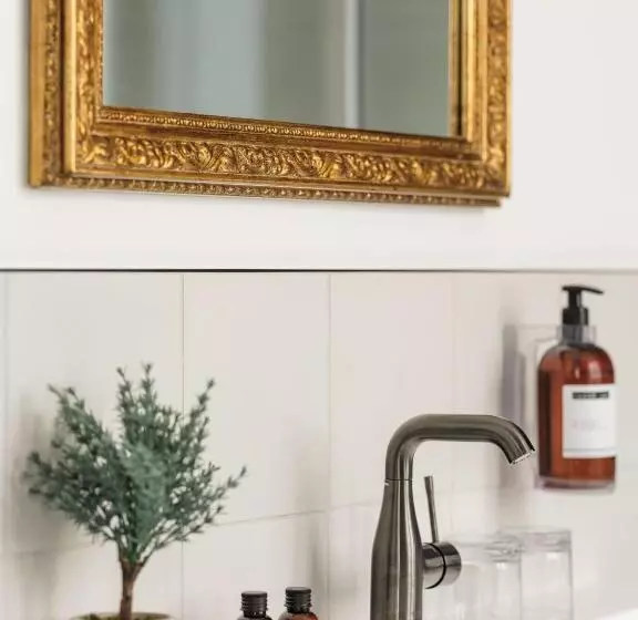 اتاق راحتی سه تخته, Maisons Du Monde Hôtel & Suites   Marseille Vieux Port