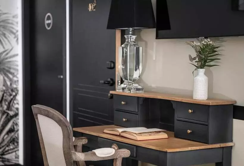 اتاق راحتی سه تخته, Maisons Du Monde Hôtel & Suites   Marseille Vieux Port