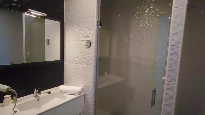 Standard Room, Logis Grand Hotel Pelisson