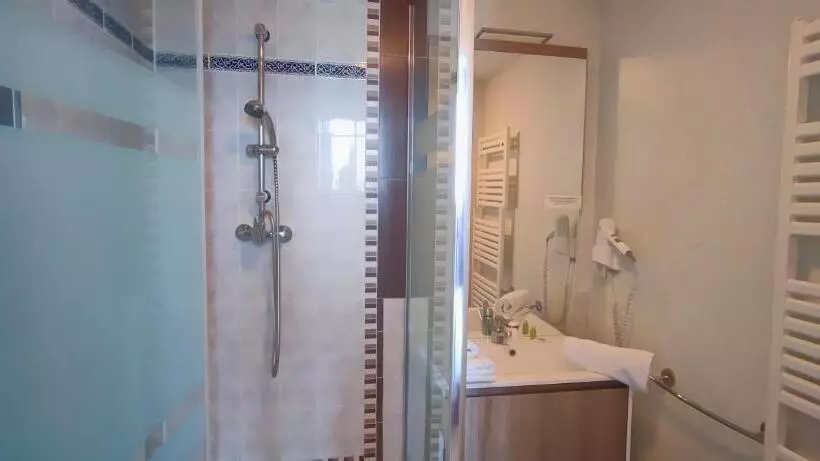 Standard Triple Room, Logis Grand Hotel Pelisson