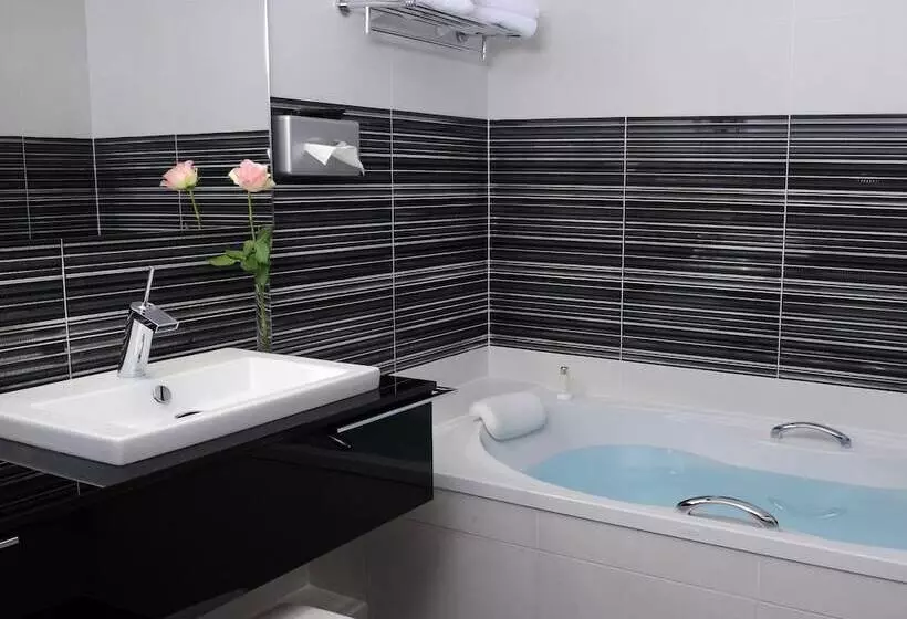 コンフォートルーム, Auberge De Cassagne & Spa