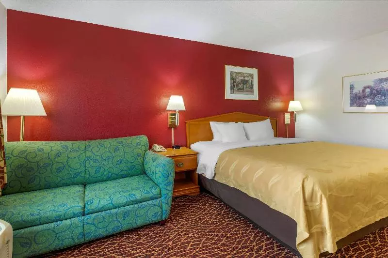 コンフォートルーム, Auberge De Cassagne & Spa
