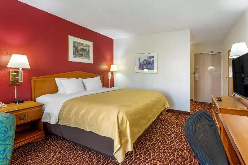 コンフォートルーム, Auberge De Cassagne & Spa