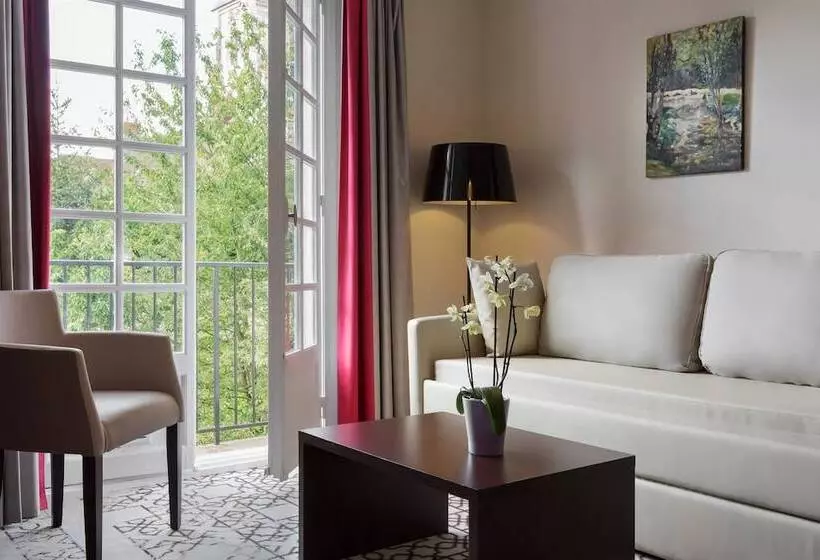 Perhehuone, Best Western Blanche De Castille Dourdan