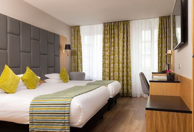 غرفة قياسية ثلاثية, Bristol