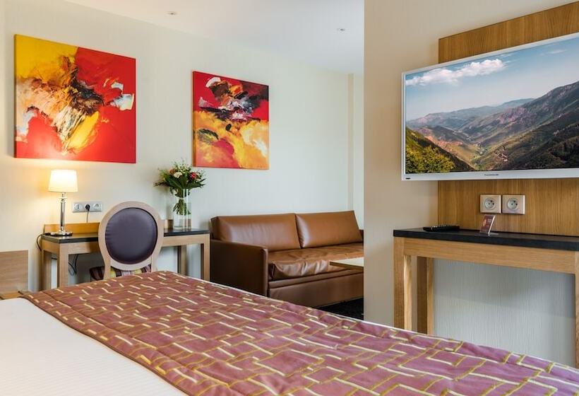 جناح جونيور, Bristol