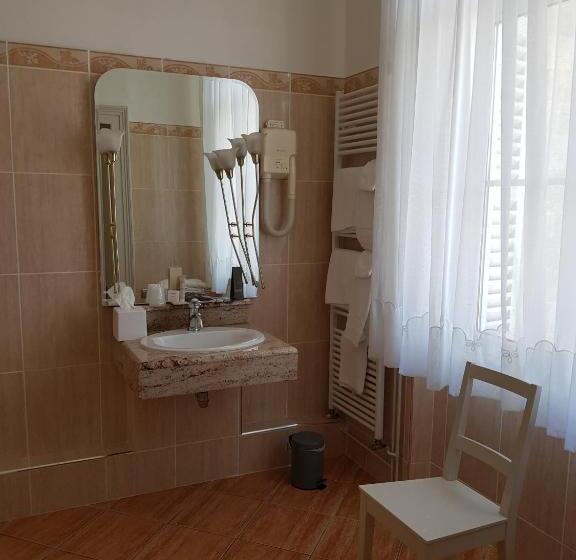 기본룸, Château Des Monthairons Hôtel Restaurant Gastromaison Spa Privatif