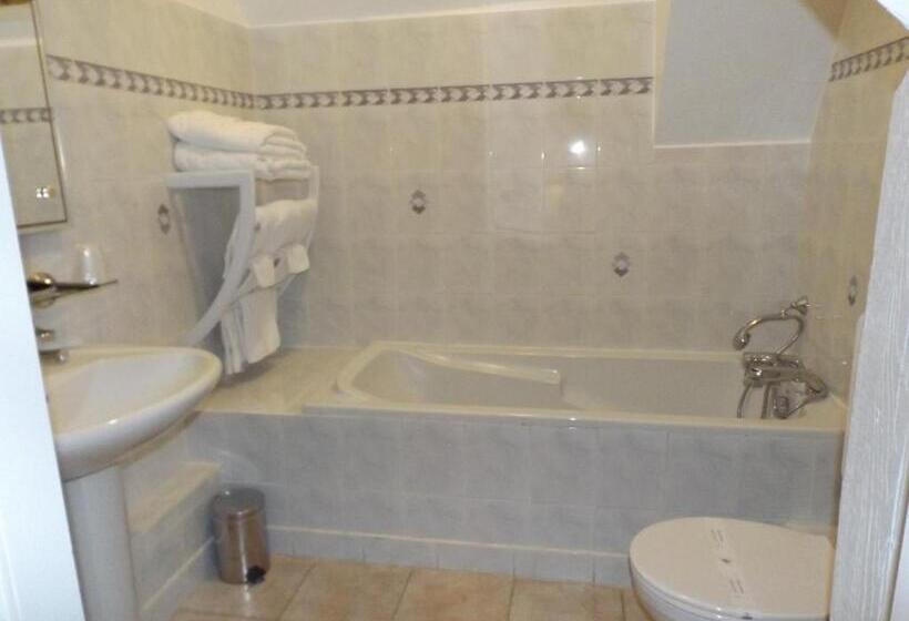 기본룸, Château Des Monthairons Hôtel Restaurant Gastromaison Spa Privatif