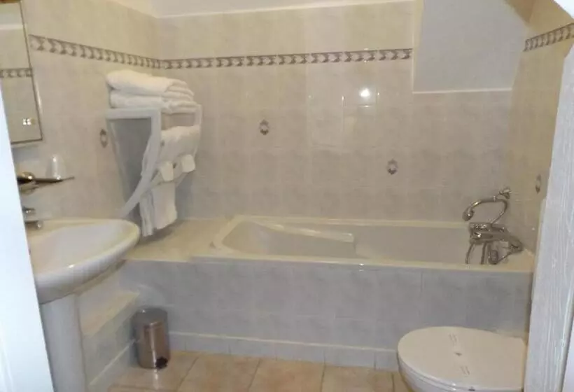 Basic-huone, Château Des Monthairons Hôtel Restaurant Gastromaison Spa Privatif