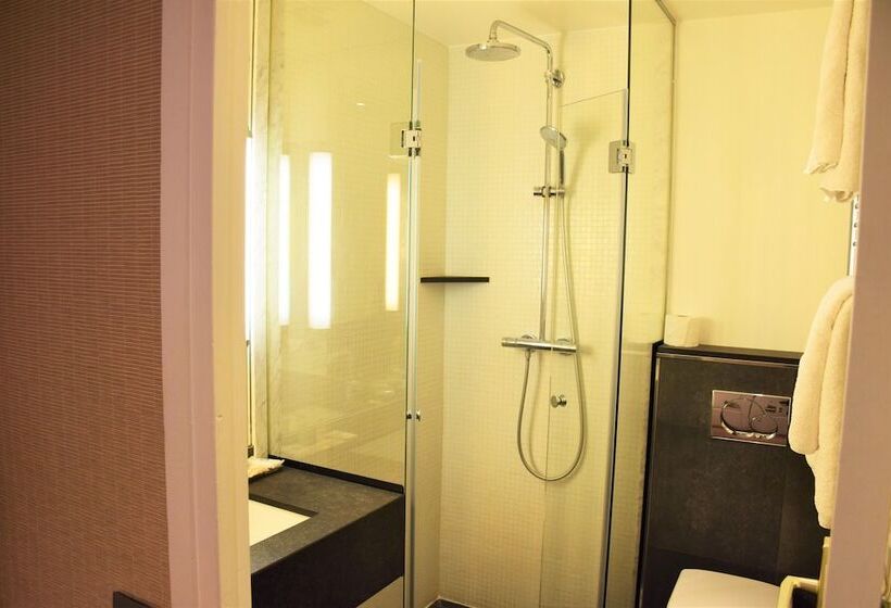 اتاق کلاسیک, Folkestone Opera