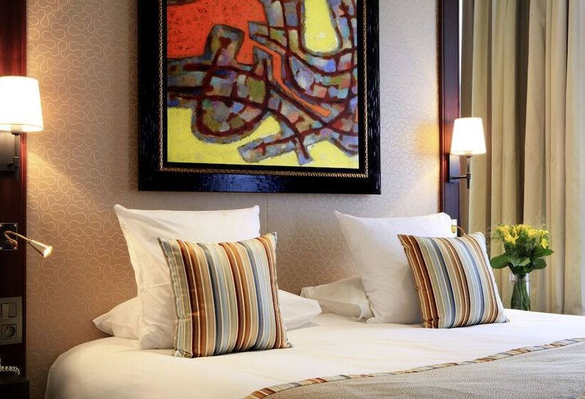 اتاق کلاسیک, Folkestone Opera