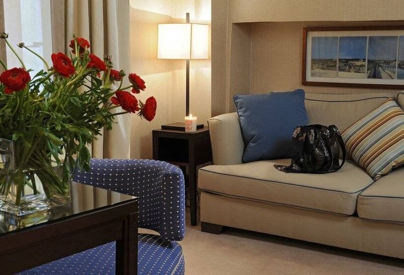 اتاق لوکس, Folkestone Opera