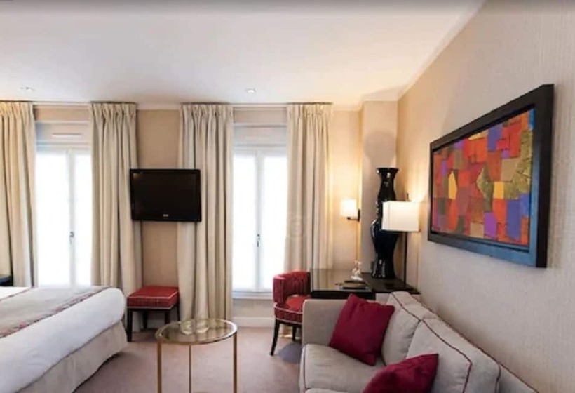 اتاق لوکس, Folkestone Opera