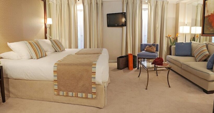 اتاق لوکس, Folkestone Opera