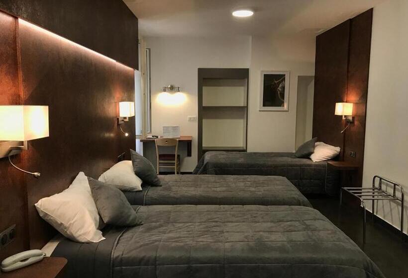 غرفة قياسية ثلاثية, Hôtel Le Lons