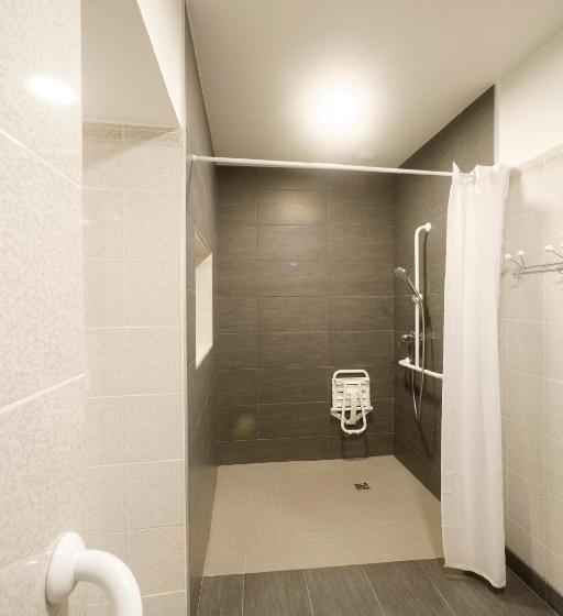 غرفة قياسية ثلاثية, Hôtel Le Lons