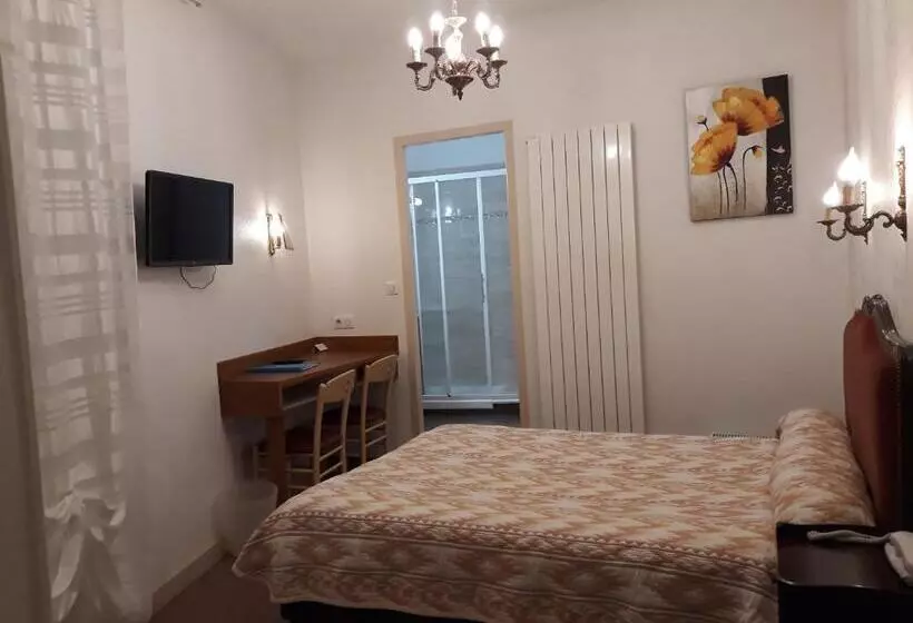 Cameră Economică, Hôtel Le Lons