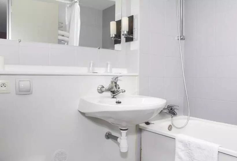 اتاق خانوادگی, Inn Design Resto Novo Bourges