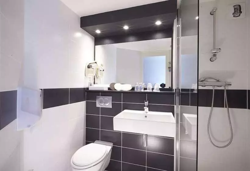 Quarto Estandar Cama Casal, Kyriad Hotel Laval