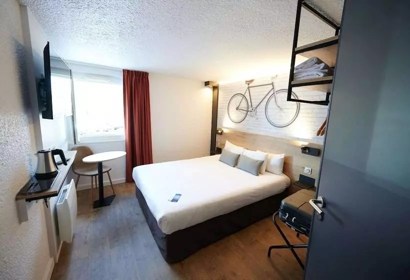 Quarto Estandar Cama Casal, Kyriad Hotel Laval