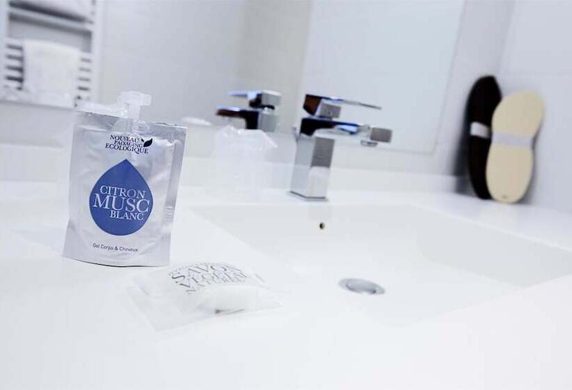 Номер Superior, Kyriad Hotel Laval