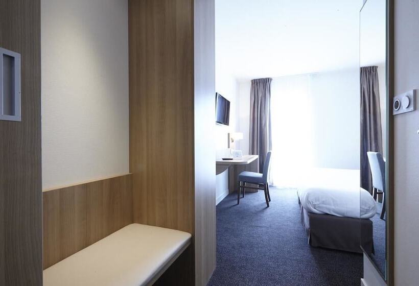 Номер Superior, Kyriad Hotel Laval