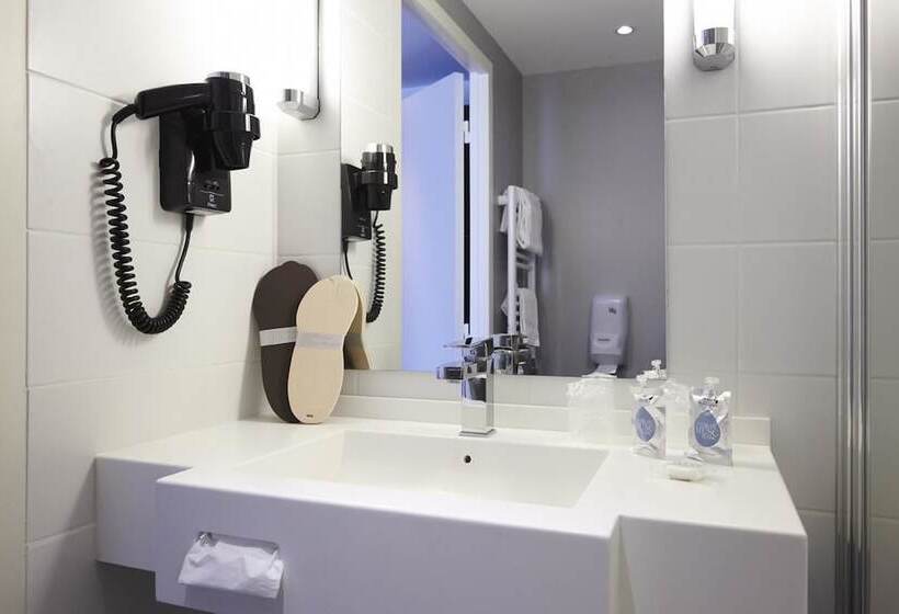 Номер Стандарт, Kyriad Hotel Laval