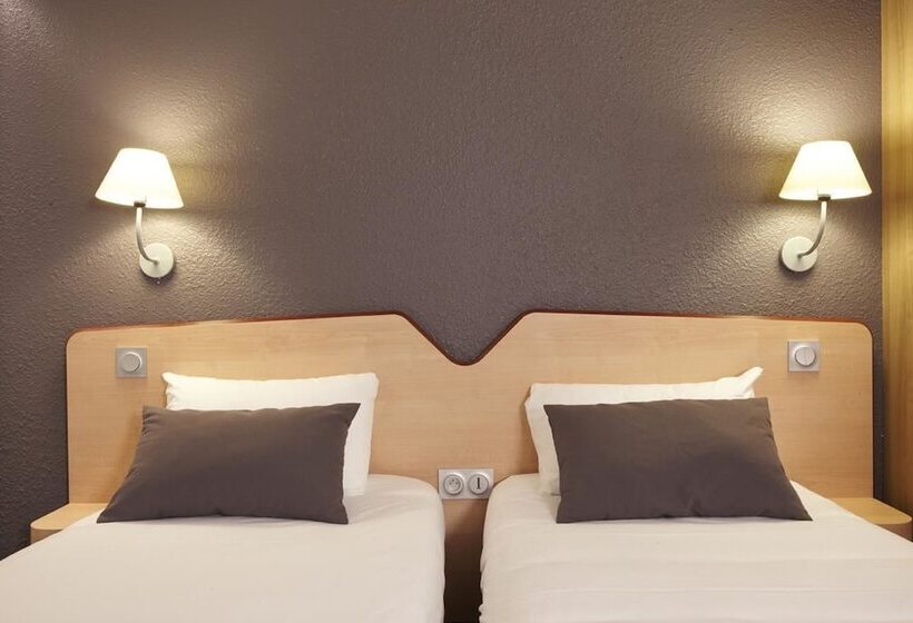 Номер Стандарт, Kyriad Hotel Laval