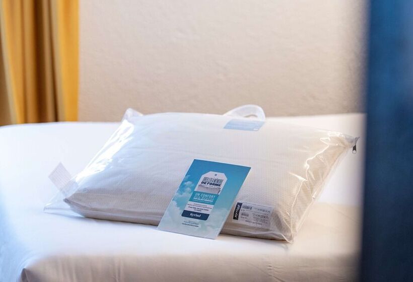Номер Superior, Kyriad Hotel Laval