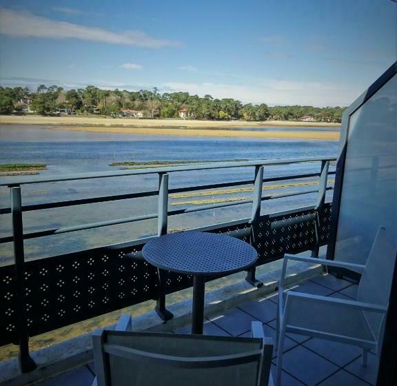 带河湖景观的轻年套房, Le Pavillon Bleu