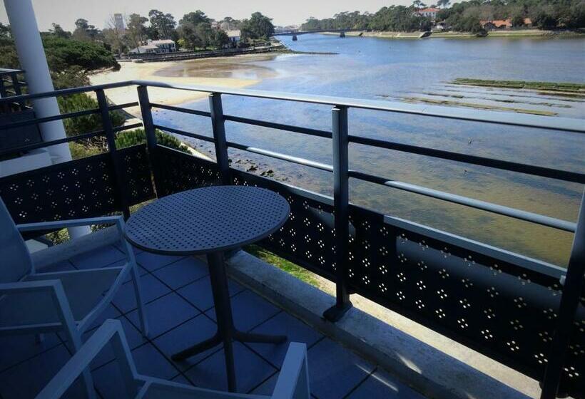 带河湖景观的轻年套房, Le Pavillon Bleu