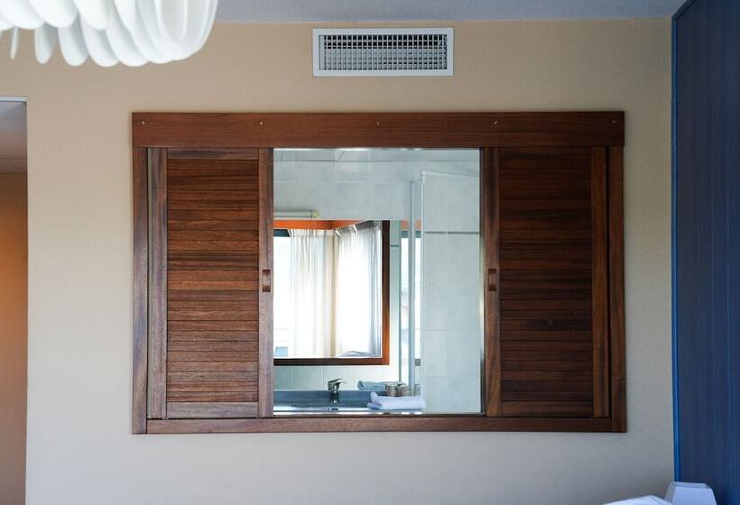 带河湖景观的轻年套房, Le Pavillon Bleu