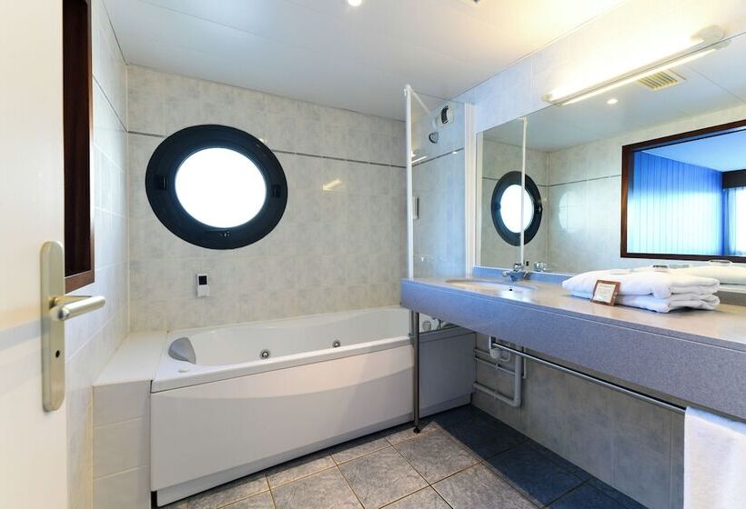 带河湖景观的轻年套房, Le Pavillon Bleu