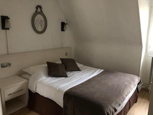 Номер Стандарт, Les Initiés