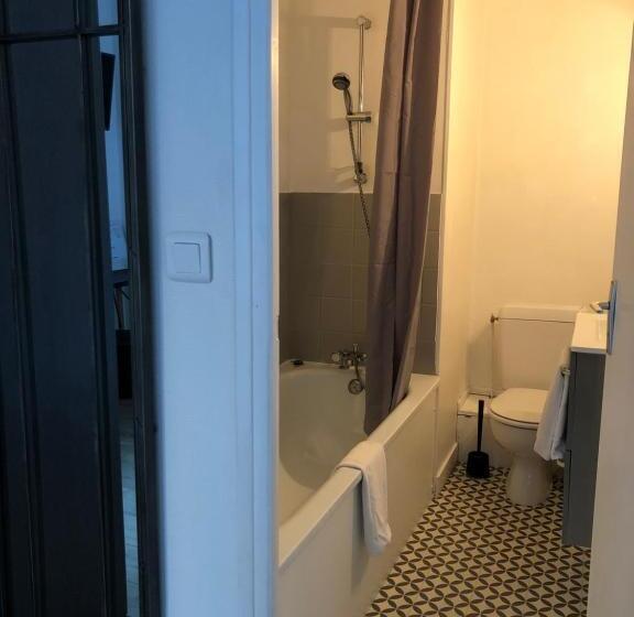 Трехместный Номер Стандарт с Видом, Les Initiés