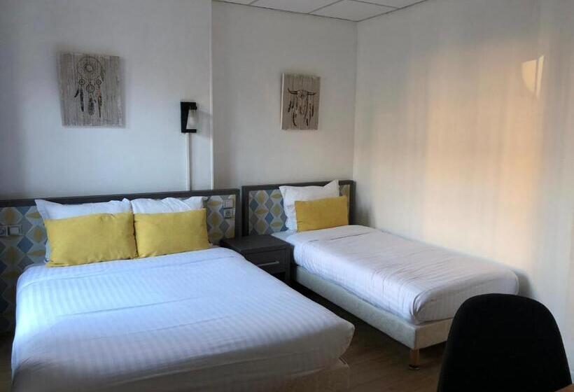 Трехместный Номер Стандарт с Видом, Les Initiés