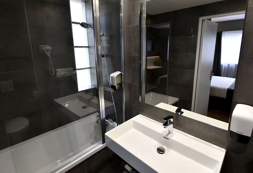 חדר קומפורט, Des Quatrans